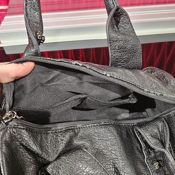 Vintage Barrel Bag Purse with Studded Skulls Black Faux Leather Medium Size HTF - Picture 9 of 12